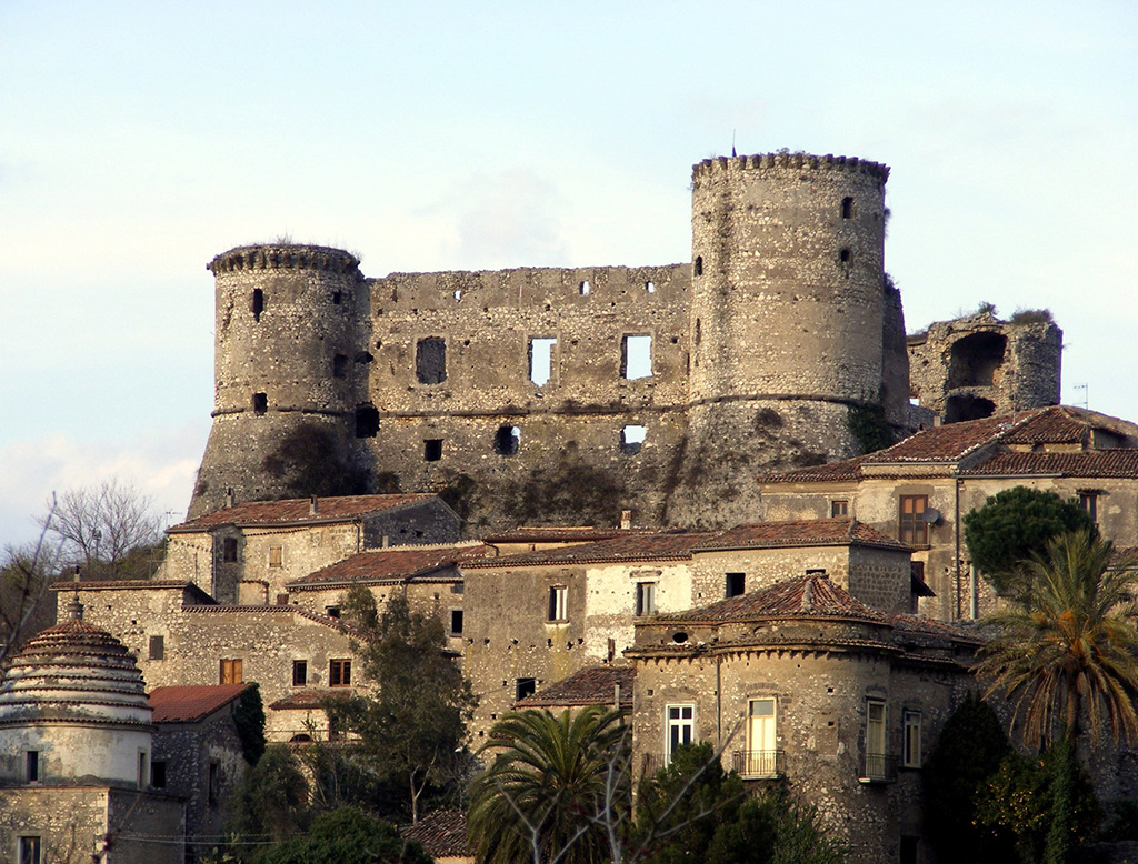 Castello-di-Vairano-Patenora.jpg